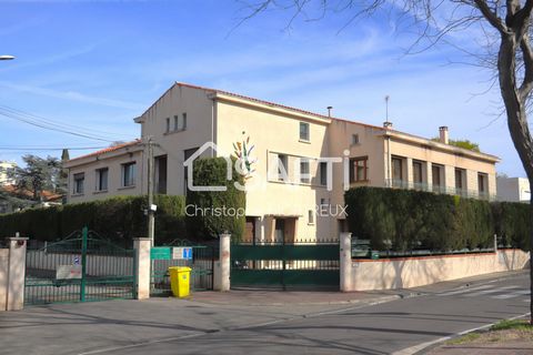 Are you dreaming of a safe and profitable real estate investment in one of the busiest areas of Marseille? Look no further, this property is the opportunity you have been waiting for! Characteristics of the Property: • Spacious house of 643 m² with o...