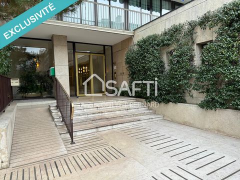 In the lively neighborhood of rue du Point du Jour, I propose this family apartment composed of a spacious living room of nearly 40meter squares integrating an American kitchen and benefiting from access to a large balcony of approximately 16meter sq...