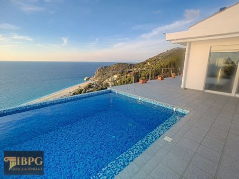 VILLA 1 /Das Hotel liegt auf der schönen Insel Lefkada, umgeben vom kristallklaren Wasser des Ionischen Meeres, ideal für Ihren Urlaub mit Familie und Freunden. Weiße Kalksteinfelsen und Sandstrände bedecken die gesamte Westküste der Insel und von do...