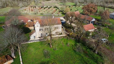 This very beautiful stone ensemble located in a charming hamlet, consists of a main stone house dating from 1750, partially renovated. And three outbuildings surrounded by dry stone walls, all on approximately 3 hectares, including a very large meado...