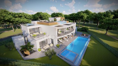 Located in Vale do Lobo. A fantastic opportunity to build your own dream home in Vale do Lobo overlooking the stunning Royal Golf Coarse. A fully licensed project to build a 5 bedroom villa set in a plot with 1.280 m2, facing the 6th green of the Roy...