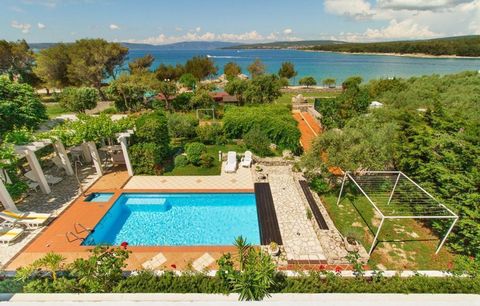 Beautiful apart-hotel with 7 apartments on the first line to the sea in Punat! Total area is 450 sq.m. Land plot is 1300 sq.m. Building belongs to 1982 but it is in a perfect condition. On the ground floor there is a restaurant and sauna for use by g...