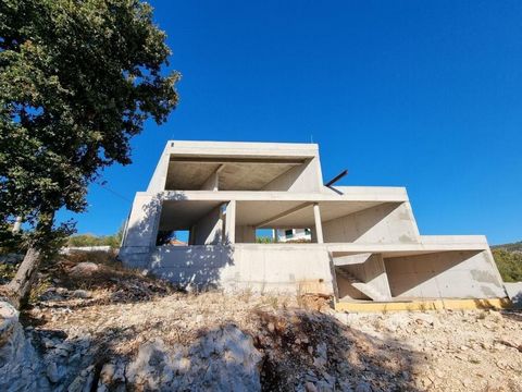 Astonishing modern villa just 400 meters from the sea with fascinating sea views! It is located in the fishing village of Vinišće with a beautiful panoramic views of the bay of Vinišće and a 5-minute walk to the center, where you can find the main be...