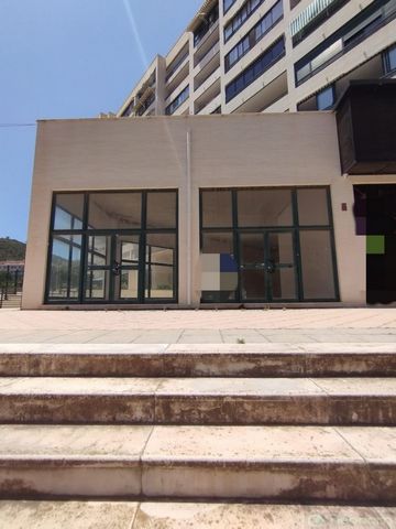 Located in Alicante. COMMERCIAL SPACE, in the ground floor of a building, located in the municipality of Villajoyosa, next to the beach of La Cala Finestrat It covers an area of 149 m2 with panoramic glazing and 6m high ceilings, PLUS the premises ha...