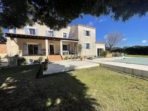 Nature lovers, you will be won over by this pretty villa located in the Mouriès countryside, in a quiet environment conducive to well-being. Among its many assets, this family home offers you beautiful living spaces of 218 m2 with its 70m2 living roo...