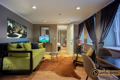 4-6 PERSONS | 48 sqm Groups and adventurers will feel particularly comfortable in this studio apartment located in the rear building. Velvet curtains for complete blackout and gold metallic accents define the studio with 2 full bathrooms and 2 box sp...