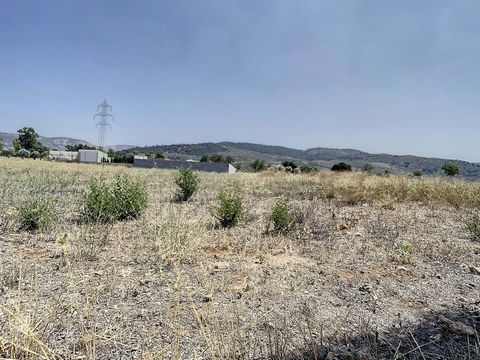 Exclusive place away from all kinds of noise and hectic pace, plot located in the gardens of the Archidona river with a capacity of 1000M2 ideal for people looking for a second home to design to taste and rest. Just 15 minutes from Antequera by car i...