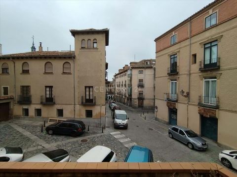 ¿Quieres comprar un piso en venta de Segovia? Nosotros lo tenemos. Excelente oportunidad de adquirir en propiedad este piso residencial bien distribuido en dos dormitorios y un cuarto de baño ubicado en la localidad de Segovia, provincia de Segovia. ...