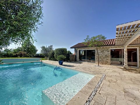 AMILTONE IMMOBILIER offers you in EXCLUSIVITY a RARE PROPERTY FOR SALE only 10 minutes from Jassans and the A6 access, 30 minutes from Lyon, in the town of Savigneux. This superb house of 266m2 of living space consists of a fully equipped dining kitc...