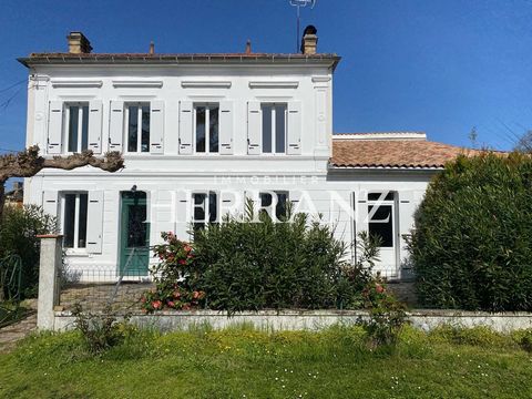 Located in the town of Sablons, 6 minutes from Saint-Denis de Pile, come and discover this 5-room house nestled in a real haven of peace. It consists of a beautiful living room with its fireplace leading to its dining kitchen On the ground floor, you...