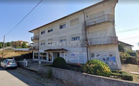 A three-bedroom flat from a property fund with a useful area of 153m2, the flat has a kitchen, living room, a complete bathroom and a bedroom with a generous wardrobe. Located in Cucujães. Oliveira de Azeméis, Aveiro district. Area with good accessib...