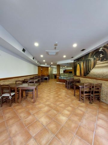 Restaurant located in the center of Paredes, Largo da Feira It is fully equipped and ready to open It is sold with the following filling: - Chairs and tables for 80 people - fully equipped kitchen - POS complete with receipt printer - Crockery and ki...