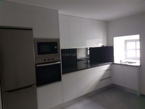 Apartament na parterze z dwiema sypialniami. W pełni wyposażona kuchnia. W centrum miasta, zaledwie kilka minut od Termas de Chaves.