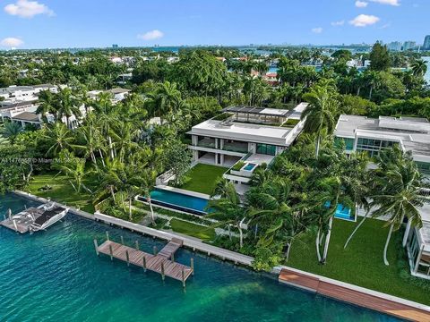 Discover this magnificent oceanfront masterpiece, a signature creation of renowned modern tropical architect Cesar Molina. This property offers exceptional interior features, with Mia Cucina cabinetry, Wolf + Subzero appliances, a state-of-the-art ho...