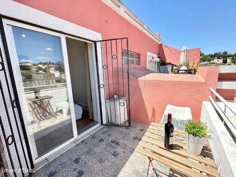Penha de França - Apartamento mobilado T1 para venda a 249.000 € Apartamento com 60 m2 de área bruta privativa e com acesso a um terraço com uma vista desafogada pela cidade de Lisboa junto ao rio. Tem 2 portas de entradas para o apartamento, sendo q...