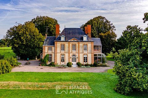 In a village just a few kilometres from Deauville, Honfleur and Pont l'Évêque, stands a manor house dating back to the 18th century. Property of 360 m2 on a wooded park of 27,890 m2, composed of 2 grasslands, a stable of 180 m2 on 2 levels that can b...