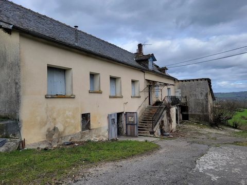 Original farmhouse dating to 1875 with extension added in 1972 in need of a new lease of life. Situated just 1km from a lively village with bar and services, and 7 km to a supermarket, this property offers bags of potential. The existing 120m2 of liv...