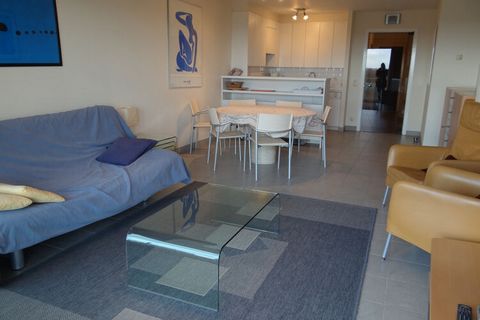 Appartement met 2 slaapkamers aan de zonnekant. Zicht op de havengeul Dit prachtige appartement ligt in het serene kustplaatsje Nieuwpoort en biedt de perfecte mix van comfort, gemak en adembenemende vergezichten. Gelegen op slechts een steenworp afs...