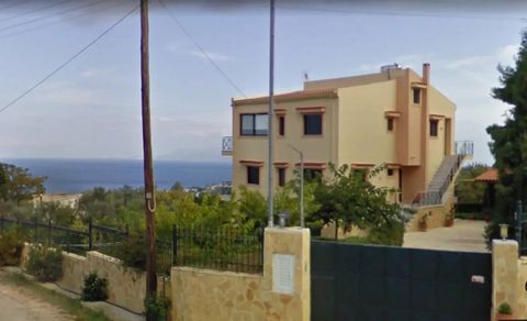 House 300sq.m. of excellent and luxurious construction on a plot of 2365 sqm. It has a really big garden with 70 trees (olives, orange and lemon trees), landscaped paving, covered area with equipped BBQ, large parking space (3+ cars). It consists of ...