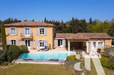 For sale in Maussane-les-Alpilles. Tucked away in a lovely setting in a very quiet area of Maussane, this house is laid-out over 260 m² of living space. The rooms are all very spacious, light and airy: there's a large open-plan living area comprising...