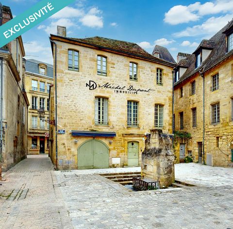 Charm and Authenticity, 74 m² apartment in SARLAT Michel DUPONT Immobilier is in SARLAT, history and authenticity in the heart of the medieval city. It offers you on the second floor in a charming stone building, this magnificent and rare four-room a...