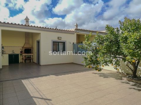 Fantastic three bedroom townhouse in Quelfes! Upon entering the house, you have a pleasant entrance hall that leads to a large living room with plenty of natural light, one bathroom for guests, a spacious kitchen with an island and space for a dining...