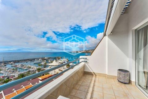 Lusa Realty presents this penthouse with spectacular views in an excellent location. In the building there are only 6 properties with similar characteristics and they pass from generation to generation, so this is a unique opportunity to acquire this...