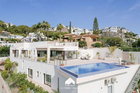 Exclusieve en moderne villa te koop met prachtig uitzicht op zee in de prestigieuze urbanisatie Monte de los Almendros in Salobreña. Het huis is gebouwd op twee verdiepingen en heeft 5 slaapkamers, 3 badkamers, een open woonkamer, keuken, zwembad, tr...