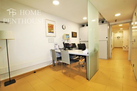 Office office in semi-basement floor in excellent location. It is located on the corner of Casanova street and Diagonal Avenue in Barcelona (Turopark area). Nice regal building with concierge and lift. The access to the premises is by entering the ha...
