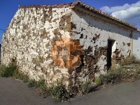 Single storey house, with Patio, located in Corte Pequena in Odeleite, Castro Marim. House with 129 m2 of land area. Being 33 m2 of uncovered area. They're two independent articles. Article A with 46 m2 and Article B with 48 m2. Possibility to make t...