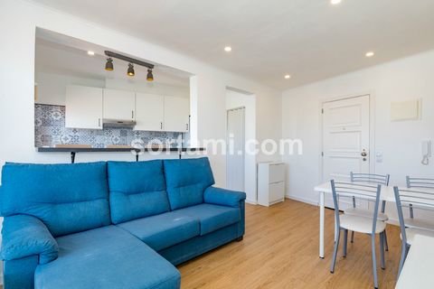 Refurbished two bedroom apartment in Quarteira The apartment comprises a living- and dining room, an open plan kitchen with a dining counter, a living room, two bedrooms, one bathroom, a pantry and two balconies. With excellent sun exposure, facing s...
