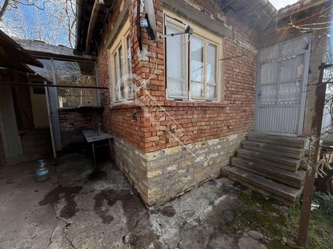 Imoti Tarnovgrad offers you a brick house with premises for a grocery store and a restaurant in the village of Nova Varbovka, which is located in Veliko Tarnovo region. The offered property is located in the central part of the village. The house is ...