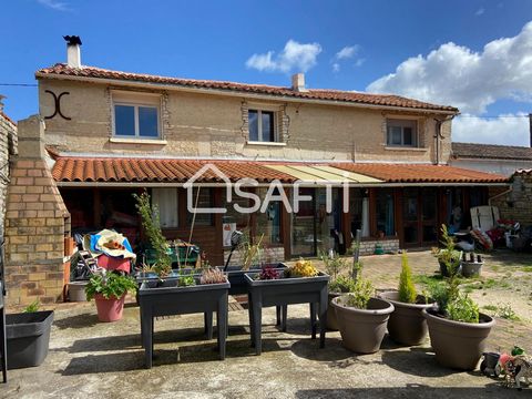 Located in Chives (17510), this town house offers a peaceful setting in the countryside. Equipped with a large outdoor courtyard, it benefits from a West exposure and a charming terrace to enjoy the sunny days. A veranda on the front adds additional ...