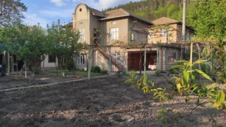 Price: €36.500,00 District: Varna Category: House Area: 110 sq.m. Plot Size: 787 sq.m. Bedrooms: 2 Bathrooms: 1 Location: Countryside For sale is a very well-maintained two-story house in a village located 106Km from Varna city (80 Km are highway), 6...