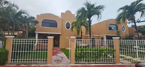 Welcome to this magnificent property, rare to find in Cancun's sought-after Hotel Zone, near the shimmering ocean. Offering a truly exceptional opportunity in terms of location and square footage, this property is a standout bargain. With 3 full bedr...