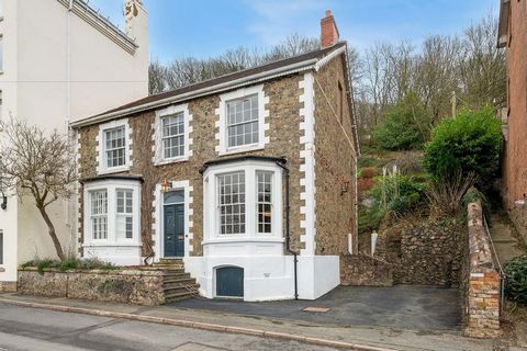 Royal Well House is a beautifully renovated, double fronted, semi-detached Victorian residence occupying an idyllic rural setting in West Malvern with far reaching views across Herefordshire. The accommodation provides for four double bedrooms and tw...