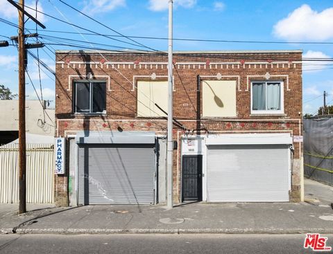 An excellent chance awaits to invest in an 8-unit property comprising 2 storefronts and 6 apartments, each offering consistent cash flow and promising growth prospects. Additionally, the property features 5 parking spots - 4 uncovered and 1 covered. ...
