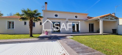 This pavilion in Aiffres seems to be made for you! With its 153 m² of living space on enclosed grounds of 738 m², it offers space for comfortable living. The welcoming entrance leads to a large living room equipped with an insert fireplace, perfect f...