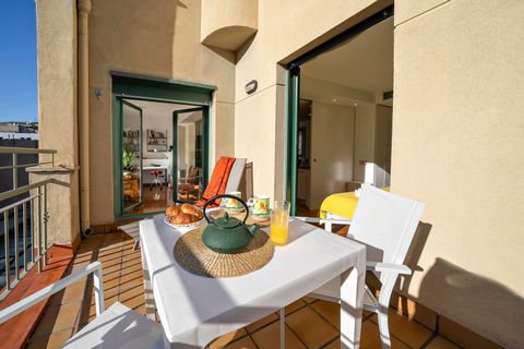 Paseo de Gracia Terrace apartment is located on Paseo de Gracia Street with easy access to all of Barcelona's exquisite sites. The apartment offers one double bedroom, with 2 single beds together, and a spacious sunny terrace with a nice view as the ...