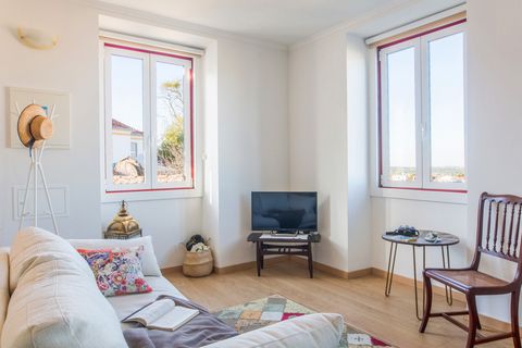 A cozy and welcoming apartment of an antique house of Sintra, with a fantastic view over the village. Located halfway between the historical town and the main monuments like the Pena Palace and the Moorish Castle, the apartment is a few steps away fr...