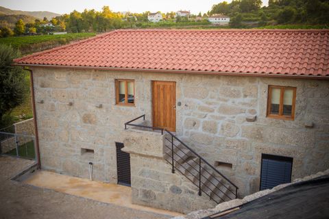 Property located in Arcos de Valdevez, positioned close to the motorway, 50 minutes from Porto airport and 60 minutes from Vigo airport, inserted in the Peneda Gerês national park, with stunning views, in a welcoming environment. Property with two be...