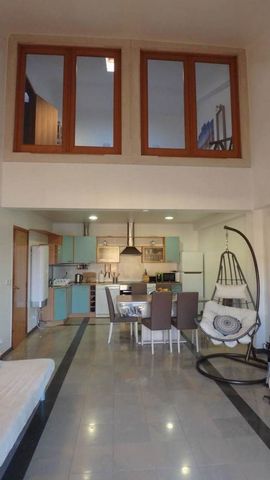 Fully equipped duplex apartment with Yoga décor in Pedra do Ouro Beach, within a private condominium with swimming pool and private parking. 2 rooms with 4 beds and furniture, 1 free room for office space, 2 toilets, ample living room with cable TV, ...