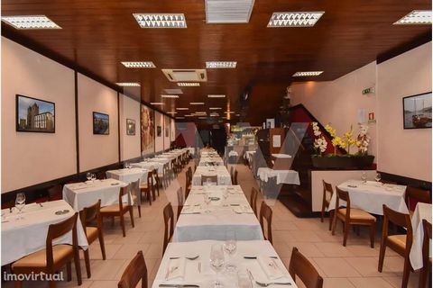 Este restaurante icónico é um exlibris do Porto no que concerne a comida tradicional portuguesa. Na baixa do Porto, com uma clientela diversificada e de gama média - alta.    A renda é muito baixa, e só por esta razão, já é um excelente negócio.    A...