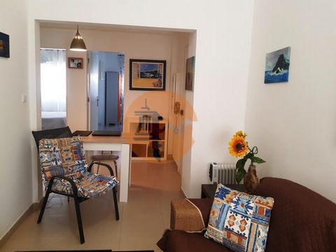 Apartment with ocean view, one bedroom with an extra room available for rental from October to May. Comprised of a cozy living room, well-equipped kitchen, bathroom, and two comfortable bedrooms, this property is perfect for those seeking a winter es...