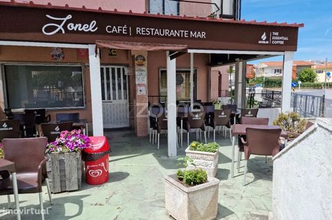 Property ID: ZMPT550441 Excellent Opportunity. Coffee with Restoration license. Trespasse business (café) located in a great area of Parede, next to the Fernando Lopes Graça Secondary School. Total area of about 200m2. This space is divided by living...