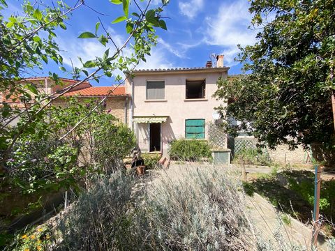 Located in the charming village of Corbère-les-Cabanes, this village house offers a peaceful living environment between the mountains and the countryside and a few minutes walk from schools and shops. Its two sides provide beautiful luminosity throug...