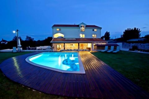 Location: Istarska županija, Rovinj, Rovinj. ISTRIA, ROVINJ - Spacious house with a swimming pool The most attractive picturesque Istrian town of Rovinj, with its old town center under UNESCO protection, is an eternal inspiration for romantics and ar...