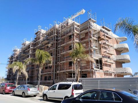 REFERENCE 0144-00134 Luxury by the sea! Flat with 2 bedrooms, 2 bathrooms, fitted kitchen, large terrace, 2 parking spaces, 1 cellar and swimming pool. The urbanization is still under construction, DELIVERY DATE: DECEMBER 2024. This luxury condominiu...