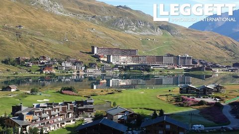 A28162TAB73 - A 26m study flat super centrally locate in the heart of Tignes Val Claret , just moments from the ski lifts to super high Altitude skiing in the world famous Espace Killy with over 300km of pistes . Also includes a ski locker and an own...