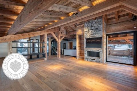 On the heights of Praz sur Arly, in the Grabilles sector, come and discover a unique and authentic chalet with exceptional services in a quiet and preserved environment, with a surface area of about 430 sq.m. Located a few meters from the slopes of t...